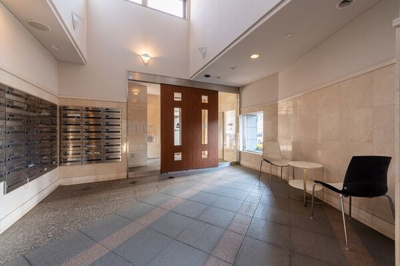 【エントランス】 | ディオレ西新宿 | 落ち着いたエントランスホールです