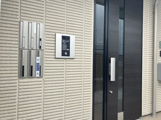 【エントランス】 | オートロック完備でセキュリティ面も安心。