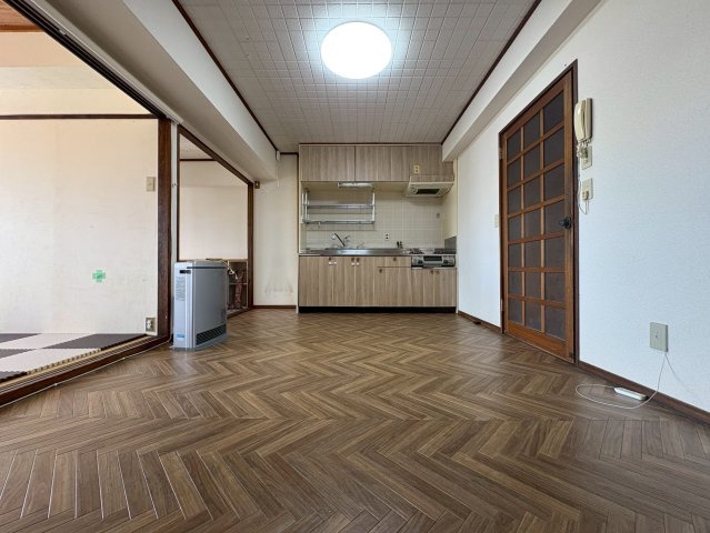 狭山遊園パークハイツの居間・リビング