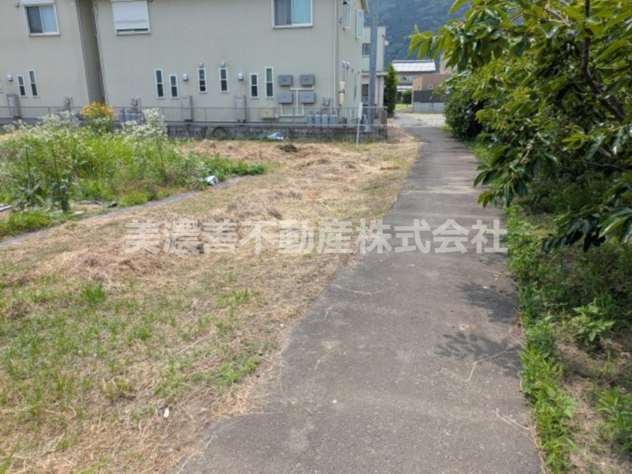 ６５５９４　岐阜市長良土地の前面道路含む現地写真
