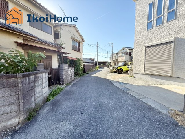 明石市魚住町中尾　土地の前面道路含む現地写真|前面道路は北東側幅員約4m、南西側幅員約4.1mですが、交通量も少なく静かな環境です！