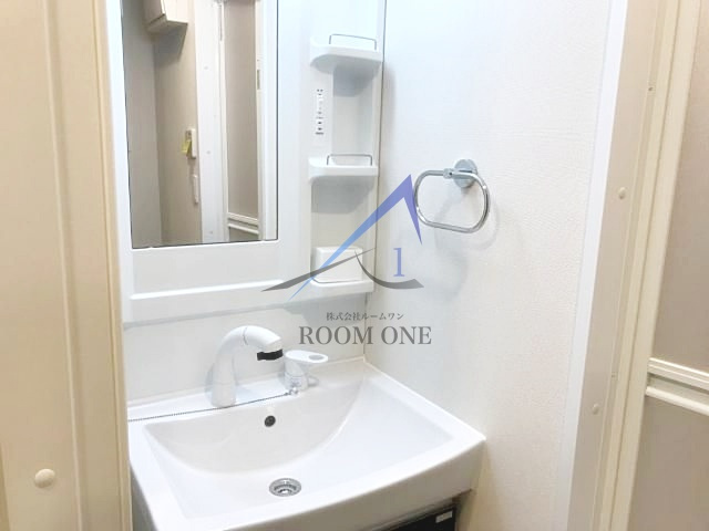 Ｆ−ＢＡＳＥ  Ｅａｓｔ　Ⅱの洗面所|独立洗面台です。