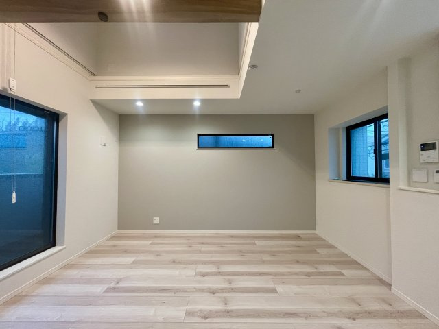 杉並区本天沼3丁目　整形角地　快適コンパクト邸宅の居間・リビング