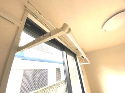 【設備】 | カメリヤハイツ | 雨の日の洗濯物や女性に嬉しい室内物干し。