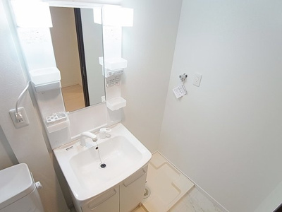 【洗面所】 | Felice Kobe | シャンプードレッサーの独立洗面台を完備