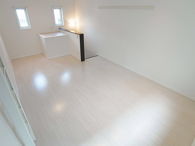 【内装】 | Felice Kobe | 窓が多く両面から光が差し込み、風通しも良好