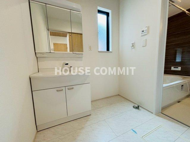 成田市郷部　新築戸建て　B号棟の独立洗面台