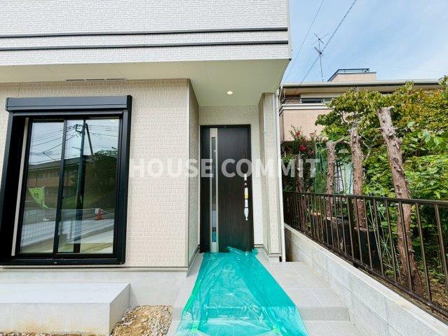 成田市郷部　新築戸建て　B号棟の玄関