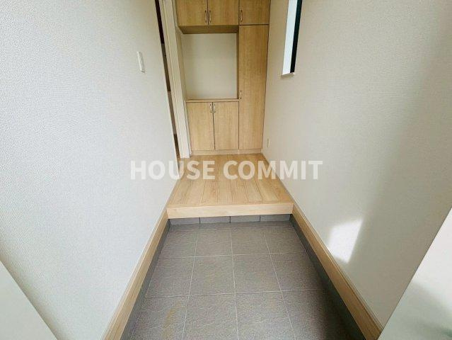 成田市郷部　新築戸建て　B号棟の玄関