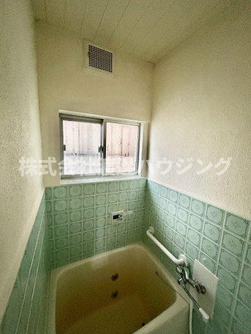 横小路町1丁目一戸建のその他|浴室にも窓ございます