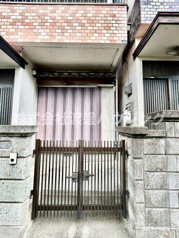 横小路町1丁目一戸建のエントランス
