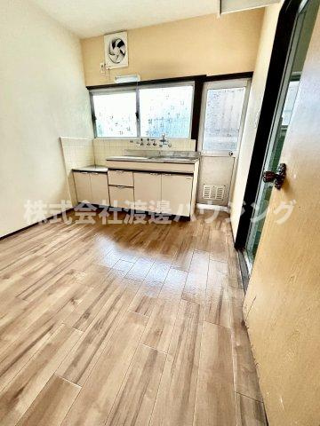 横小路町1丁目一戸建の居間・リビング