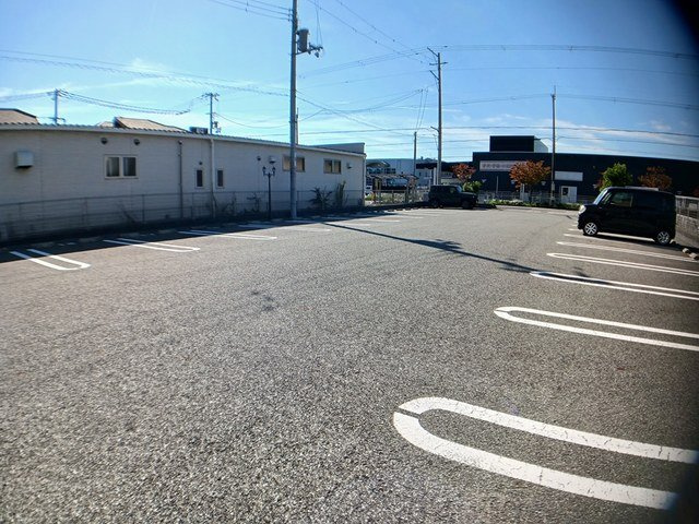 スカイ・ガーデンズの駐車場