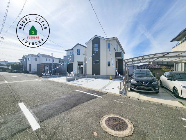 春日市白水ヶ丘2丁目第2-2棟（2号棟）の前面道路含む現地写真|見学の時間などお気軽にお問い合わせ下さい。