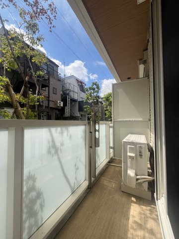 アリスティオ フォンテのバルコニー|日の当たるバルコニー