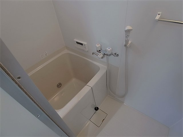 菊水町10丁目貸家の浴室|追い炊き機能付きバスルーム