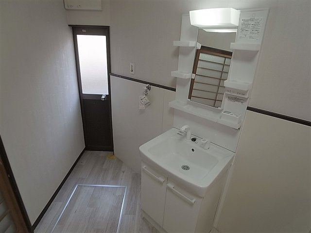 菊水町10丁目貸家の独立洗面台|シャンプードレッサーの独立洗面化粧台
