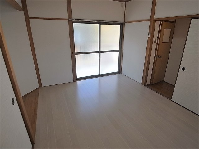 菊水町10丁目貸家の内装|各部屋明るく、風通しも良好です