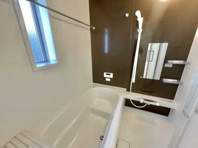 【浴室】 | 【新築戸建て】秋田市千秋中島町 | 写真は完成イメージです。
浴室乾燥機能で、湿気対策＆洗濯物の室内干しに便利♪