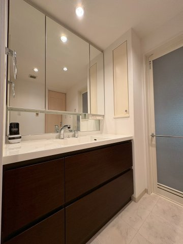 アルファステイツ新町の独立洗面台