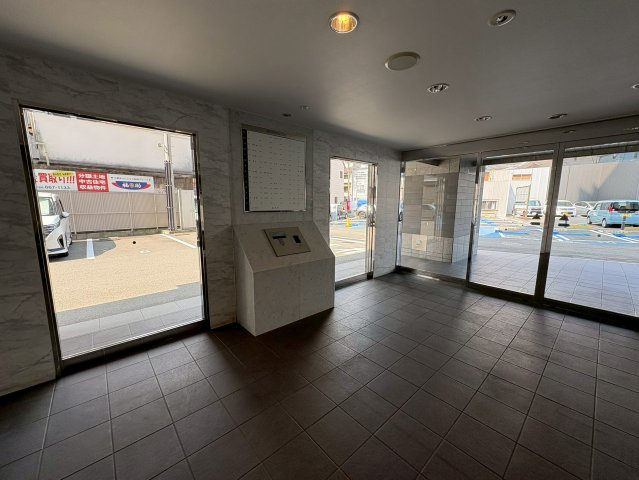 アルファステイツ新町のエントランス