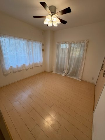 アルファステイツ新町の洋室