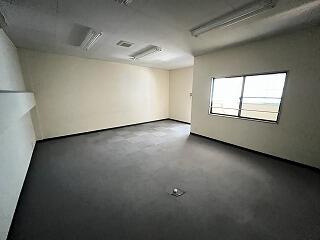 小山東間々田倉庫事務所1棟の内装