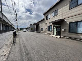 小山東間々田倉庫事務所1棟の駐車場