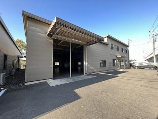 小山東間々田倉庫事務所1棟の駐車場
