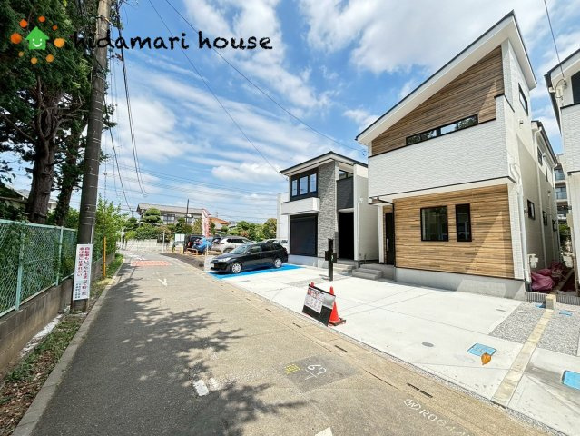 北区土呂町19期　新築戸建　グレイス02の前面道路含む現地写真