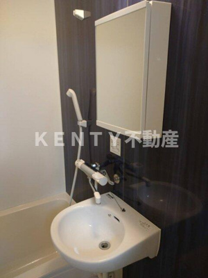 【洗面所】 | コーポ本間 | 広い洗面スペース