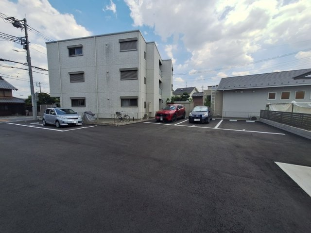クレスト　オークの駐車場