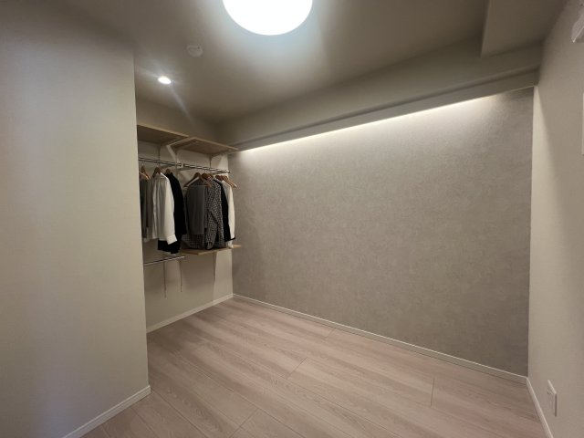 家具もエアコンもそのままどうぞ♪リノベされた【ライオンズマンション吉野町第6】の洋室|洋室です