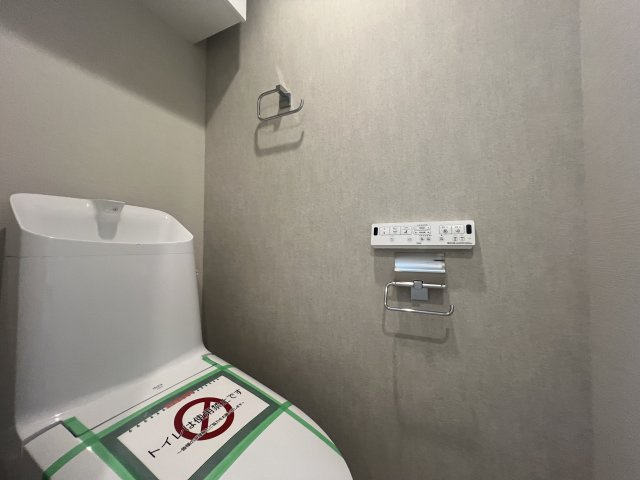 家具もエアコンもそのままどうぞ♪リノベされた【ライオンズマンション吉野町第6】のトイレ|トイレもきれいです