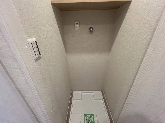 家具もエアコンもそのままどうぞ♪リノベされた【ライオンズマンション吉野町第6】のランドリースペース