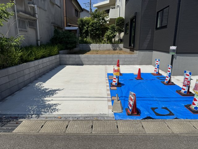 市川市国府台５丁目新築戸建【国府台小学校：9分】の駐車場|駐車スペース・並列２台駐車可