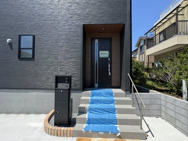 市川市国府台５丁目新築戸建【国府台小学校：9分】のエントランス|エントランス・玄関ポーチ