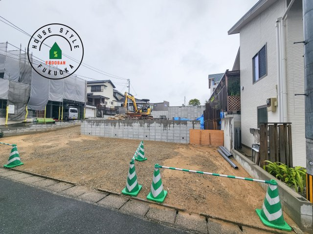 福岡市城南区友丘4丁目第1-3棟（1号棟）の前面道路含む現地写真|見学の時間などお気軽にお問い合わせ下さい。
