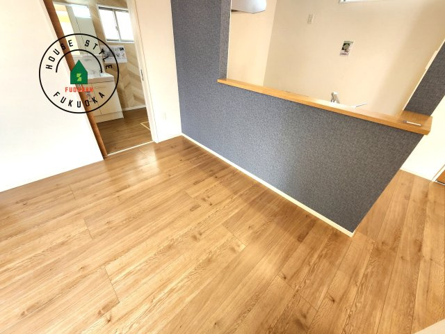 福岡市城南区友丘4丁目第1-3棟（2号棟）のダイニング|キッチンから立ち込める香りが今日の料理を期待させます。