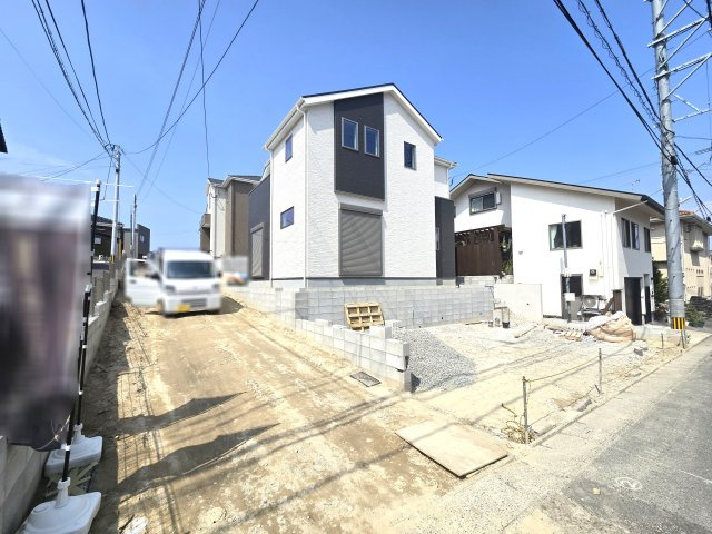 福岡市城南区友丘4丁目第1-3棟（2号棟）の前面道路含む現地写真|見学の時間などお気軽にお問い合わせ下さい。