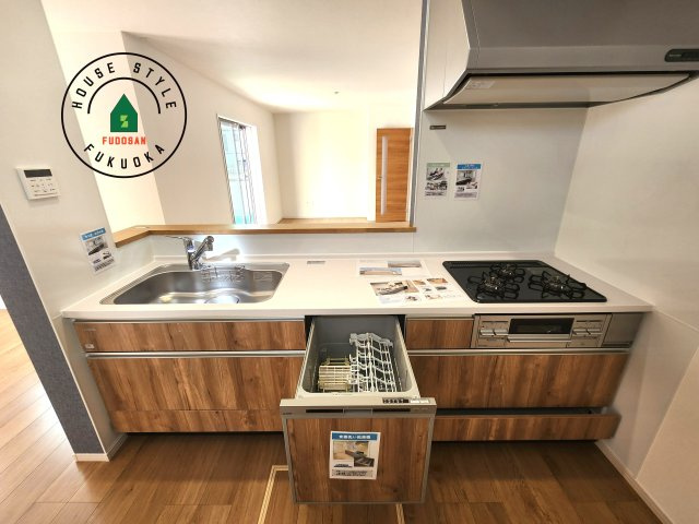 福岡市城南区友丘4丁目第1-3棟（2号棟）の内観：施工例|キッチン。グリル・食器洗い乾燥機・浄水器も完備。