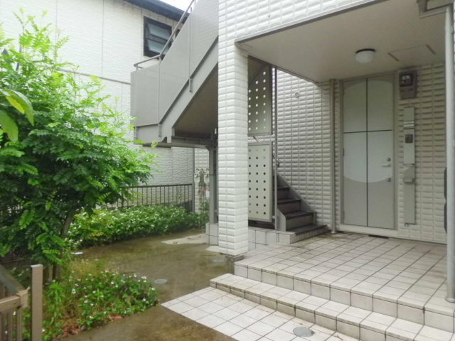 妙蓮寺ハウスのロビー|建物敷地入口