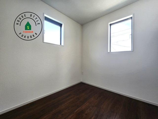 福岡市城南区友丘4丁目第1-3棟（3号棟）の内観：施工例|柔らかい陽光が差し込む明るいお部屋を演出する設計。彩光の取れる窓が気持ちの良いお部屋を創り上げます。