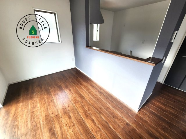 福岡市城南区友丘4丁目第1-3棟（3号棟）の内観：施工例|キッチンから立ち込める香りが今日の料理を期待させます。