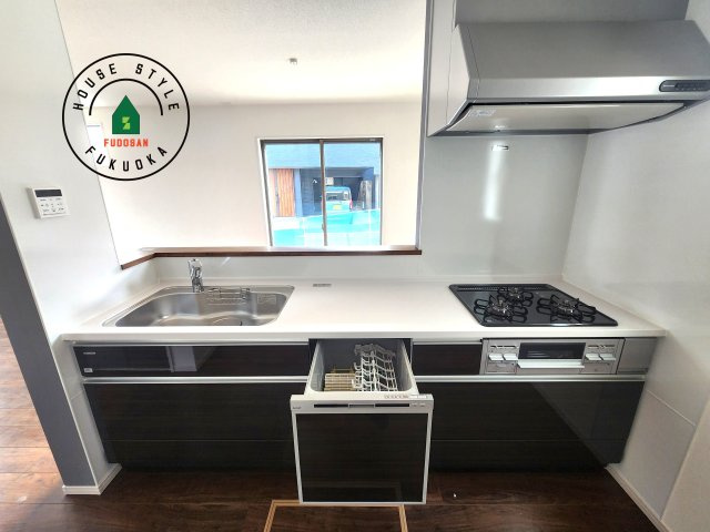 福岡市城南区友丘4丁目第1-3棟（3号棟）の内観：施工例|キッチン。グリル・食器洗い乾燥機・浄水器も完備。