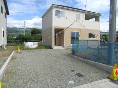 【駐車場】 | クレイドルガーデン山梨市万力第1　2号棟 | 駐車場があります