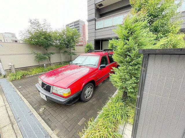 エスリード新大阪SOUTHの駐車場