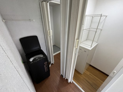 【その他共用部分】 | 売アパート　曙FOB　 | 共同洗濯機とシャワールーム×2