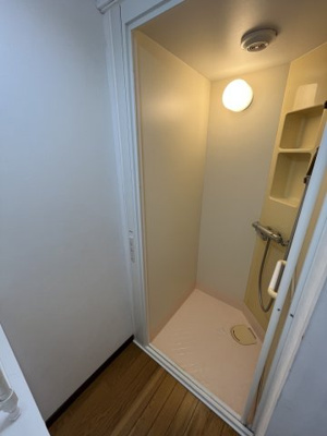 【その他共用部分】 | 売アパート　曙FOB　 | 共同洗濯機とシャワールーム×2