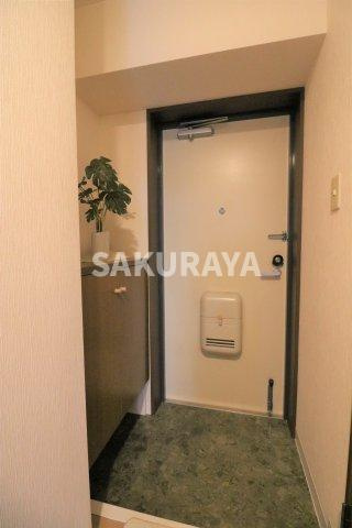 パークサイドヒルズの玄関|現況と異なる場合がございます。